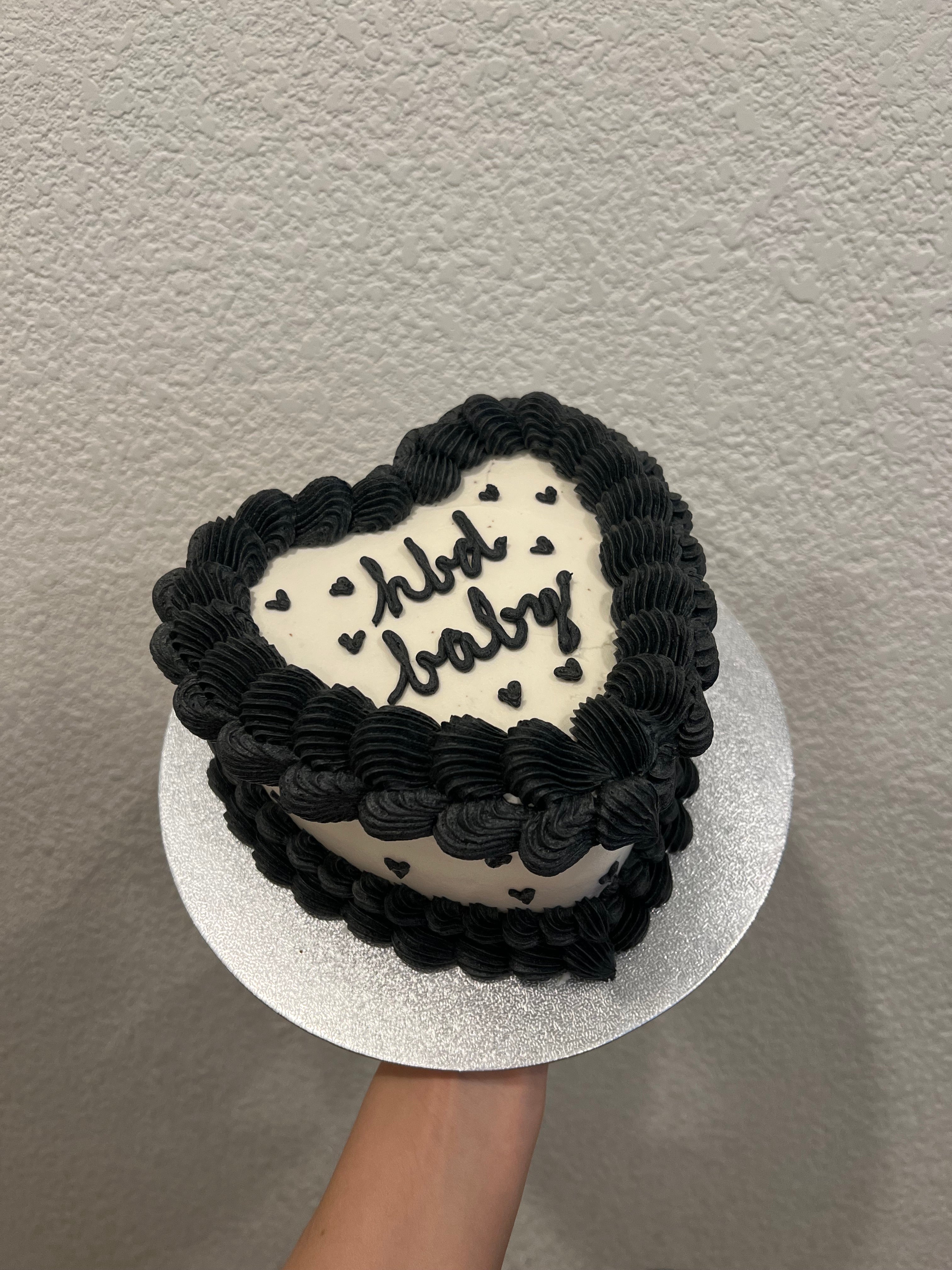 Black Detail Basic Cake